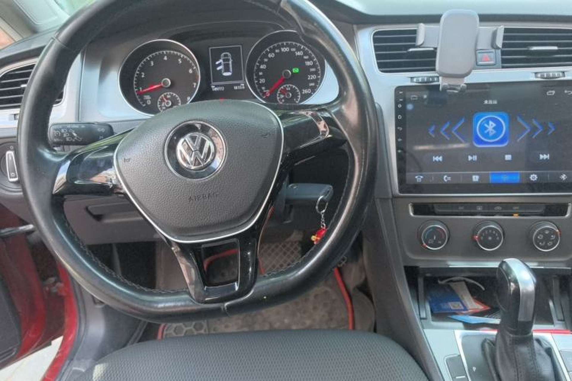 Used Volkswagen Golf 2015 1.6L Automatic Comfort Model Center Console