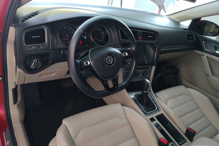 Used Volkswagen Golf 2015 1.4TSI Automatic Luxury Model Center Console