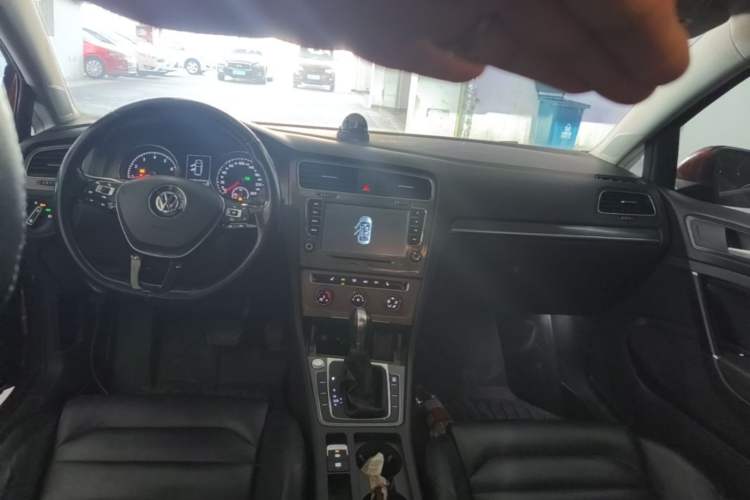 Used Volkswagen Golf 2015 1.4TSI Automatic Luxury Model Center Console