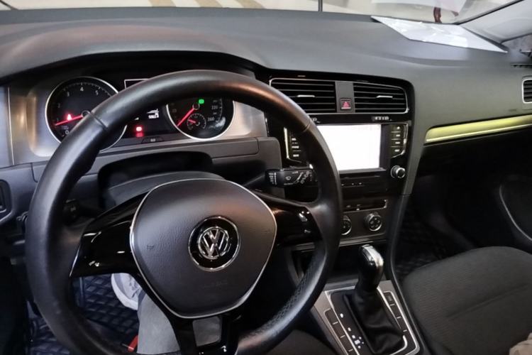 Used Volkswagen Golf 2015 1.4TSI Automatic Comfort Model Center Console