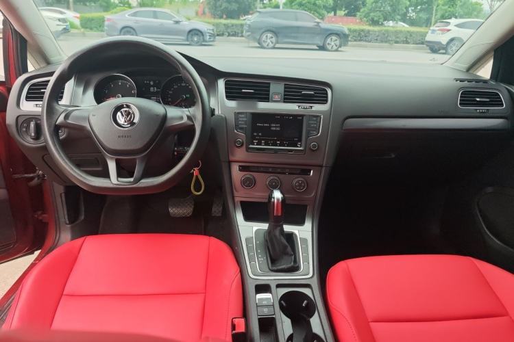 Used Volkswagen Golf 2015 1.6L Automatic Fashion Model Center Console