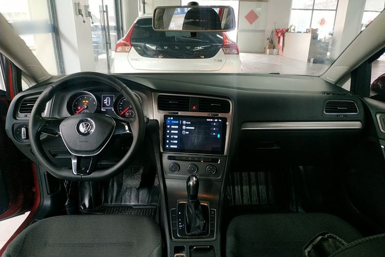 Used Volkswagen Golf 2015 1.6L Automatic Comfort Model Center Console