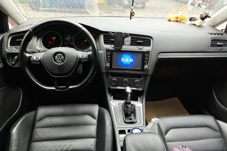 Used Volkswagen Golf 2015 1.4TSI Automatic Luxury Model Center Console