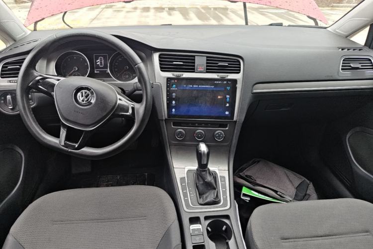 Used Volkswagen Golf 2015 1.6L Automatic Comfort Model Center Console