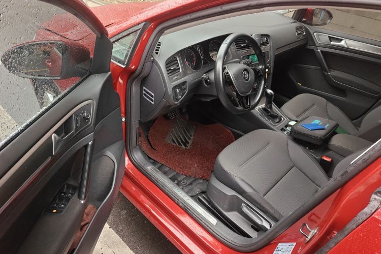 Used Volkswagen Golf 2015 1.4TSI Automatic Comfort Model Driver Seat