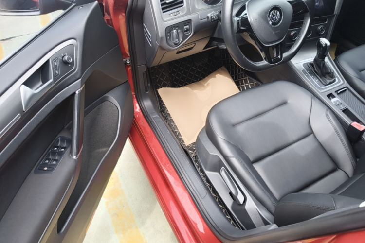 Used Volkswagen Golf 2015 1.4TSI Automatic Comfort Model Driver Seat
