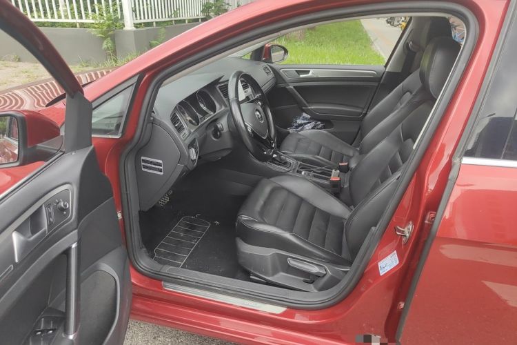 Used Volkswagen Golf 2015 1.4TSI Automatic Luxury Model Driver Seat