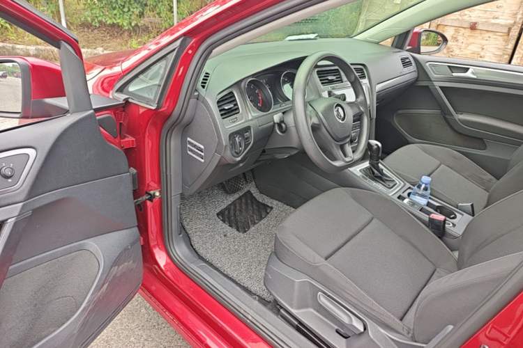 Used Volkswagen Golf 2015 1.6L Automatic Fashion Model Driver Seat