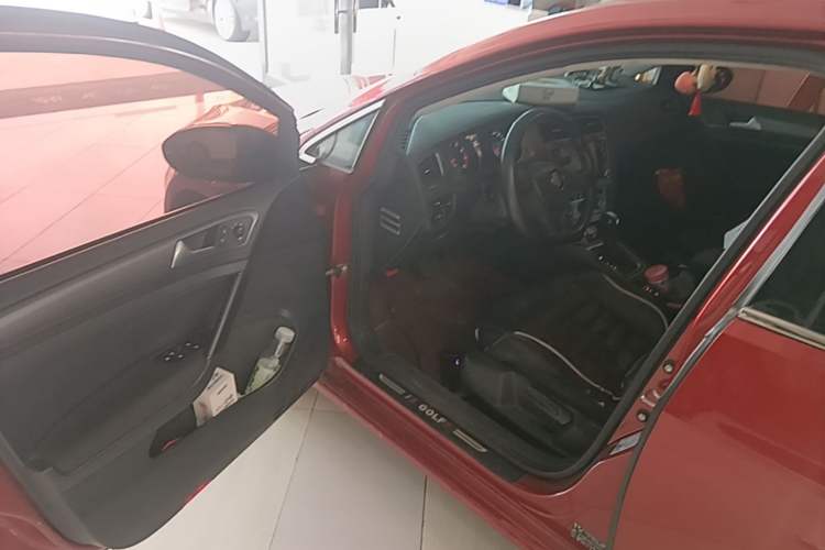 Used Volkswagen Golf 2015 1.6L Automatic Fashion Model Driver Seat