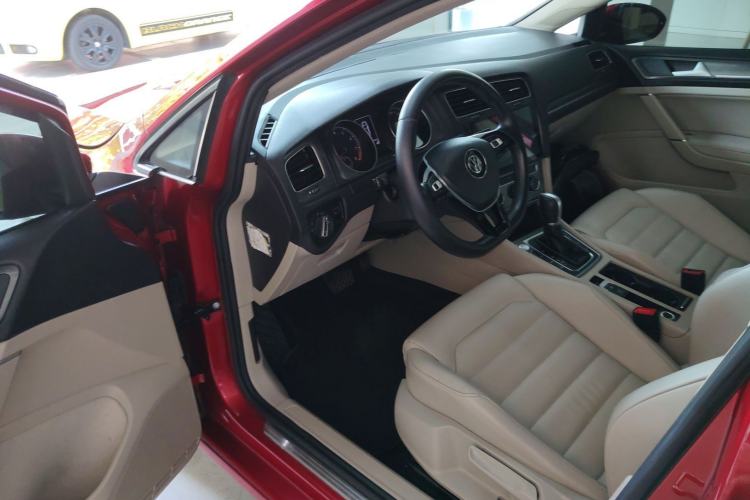 Used Volkswagen Golf 2015 1.4TSI Automatic Luxury Model Driver Seat