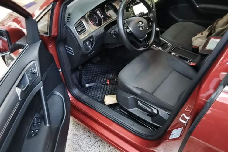 Used Volkswagen Golf 2015 1.4TSI Automatic Comfort Model Driver Seat