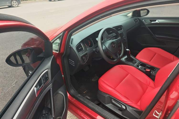 Used Volkswagen Golf 2015 1.6L Automatic Fashion Model Driver Seat