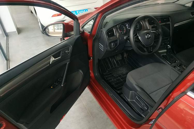 Used Volkswagen Golf 2015 1.6L Automatic Comfort Model Driver Seat