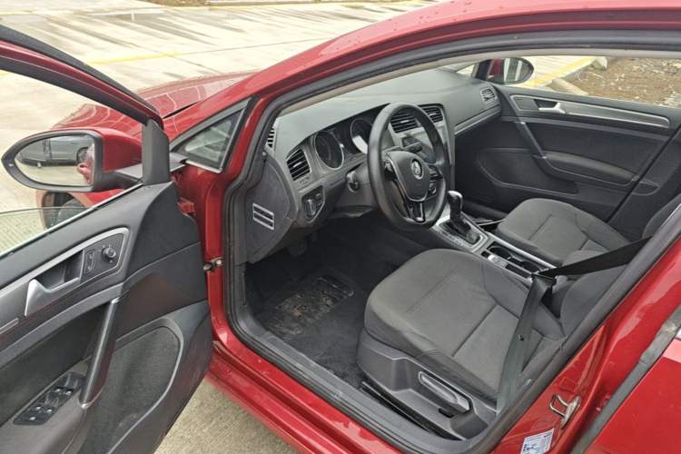 Used Volkswagen Golf 2015 1.6L Automatic Comfort Model Driver Seat