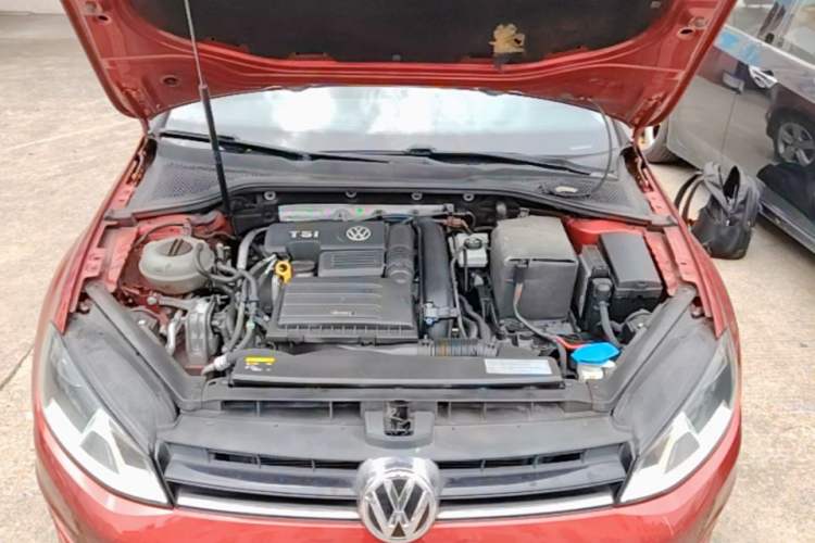 Used Volkswagen Golf 2015 1.4TSI Automatic Luxury Model Engine Bay