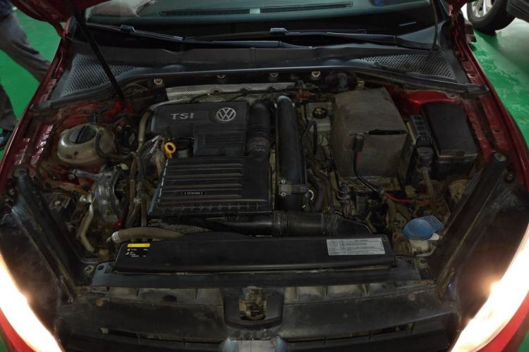 Used Volkswagen Golf 2015 1.4TSI Automatic Luxury Model Engine Bay