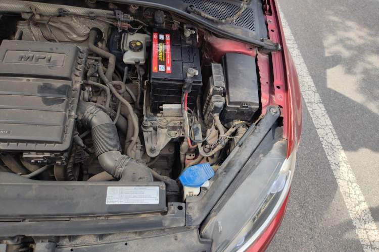 Used Volkswagen Golf 2015 1.6L Automatic Comfort Model Engine Bay Left