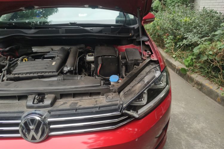 Used Volkswagen Golf 2015 1.4TSI Sportsvan Engine Bay Left
