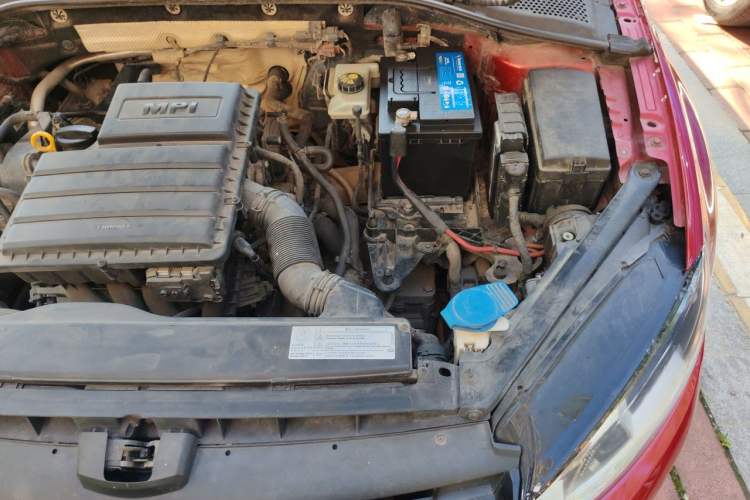 Used Volkswagen Golf 2015 1.6L Automatic Comfort Model Engine Bay Left