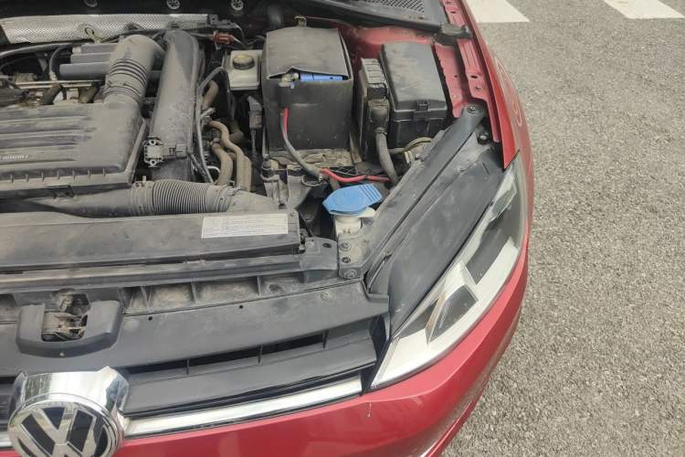 Used Volkswagen Golf 2015 1.4TSI Automatic Luxury Model Engine Bay Left