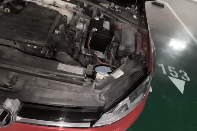 Used Volkswagen Golf 2015 1.6L Automatic Comfort Model Engine Bay Left