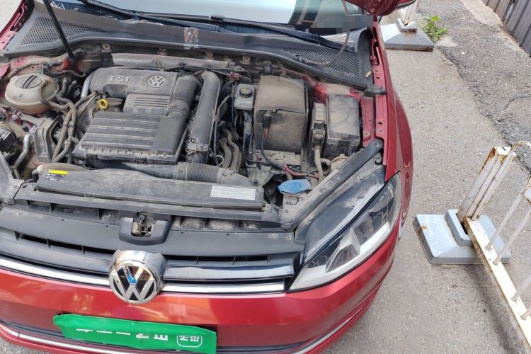 Used Volkswagen Golf 2015 1.4TSI Automatic Luxury Model Engine Bay Left