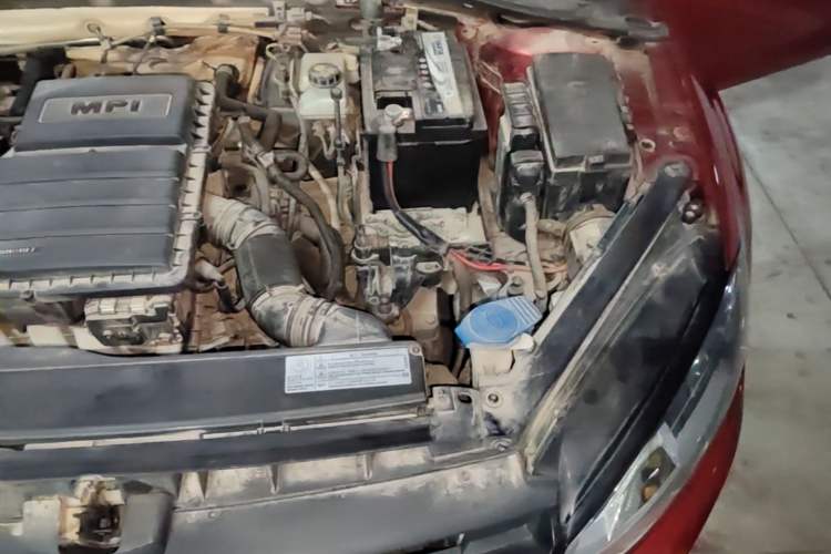 Used Volkswagen Golf 2015 1.6L Automatic Comfort Model Engine Bay Left