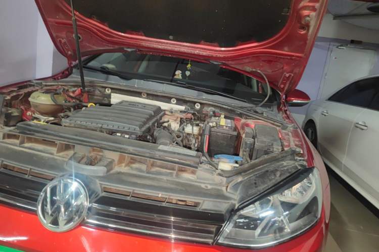 Used Volkswagen Golf 2015 1.6L Automatic Comfort Model Engine Bay Left