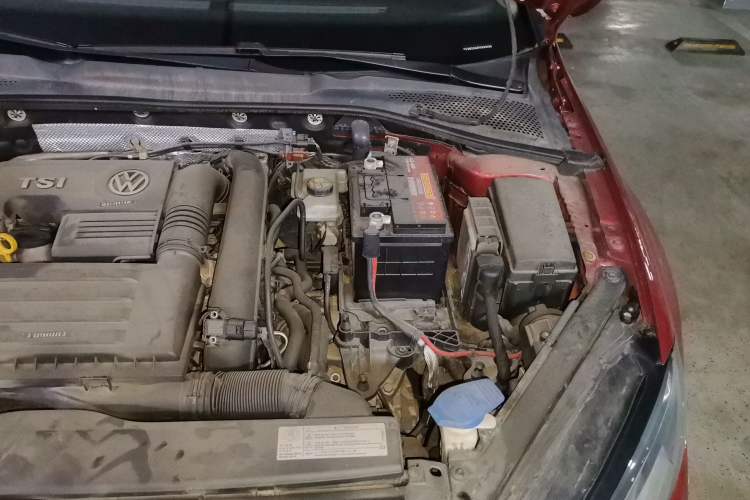 Used Volkswagen Golf 2015 1.4TSI Automatic Comfort Model Engine Bay Left