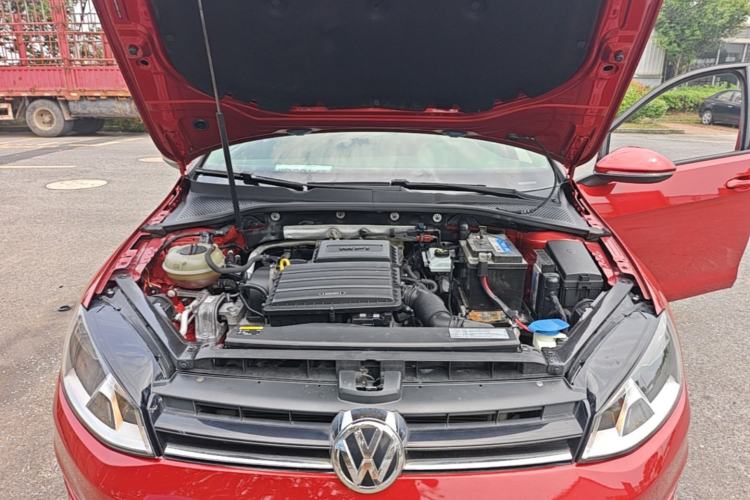 Used Volkswagen Golf 2015 1.6L Automatic Fashion Model Engine Bay