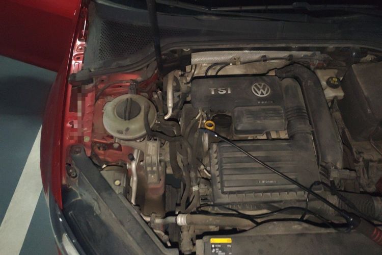 Used Volkswagen Golf 2015 1.4TSI Automatic Luxury Model Engine Bay Right