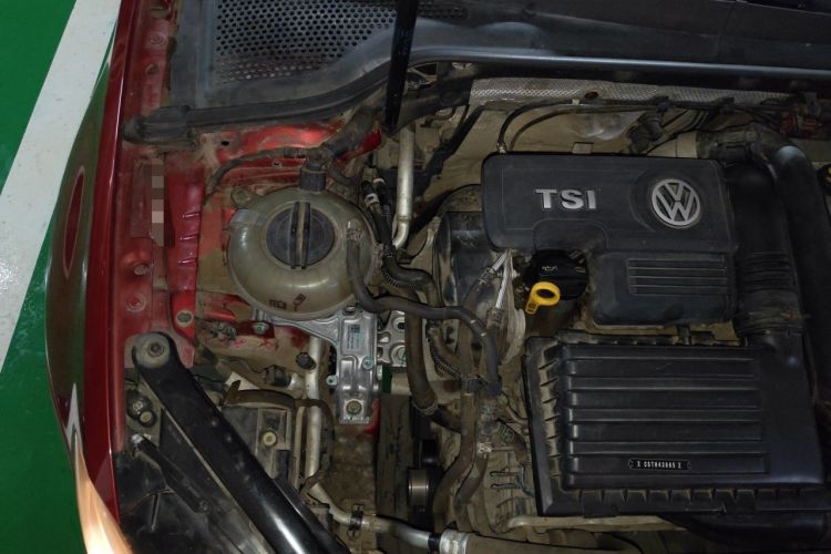 Used Volkswagen Golf 2015 1.4TSI Automatic Luxury Model Engine Bay Right