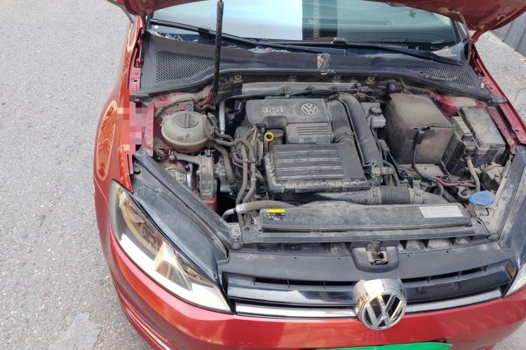 Used Volkswagen Golf 2015 1.4TSI Automatic Luxury Model Engine Bay Right