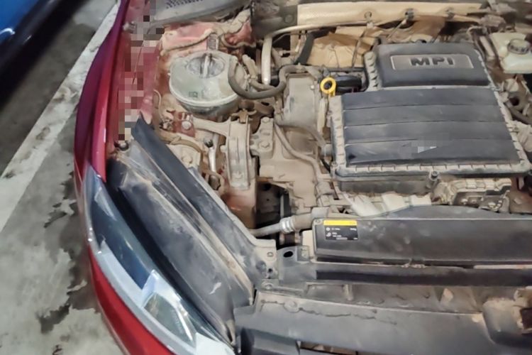 Used Volkswagen Golf 2015 1.6L Automatic Comfort Model Engine Bay Right