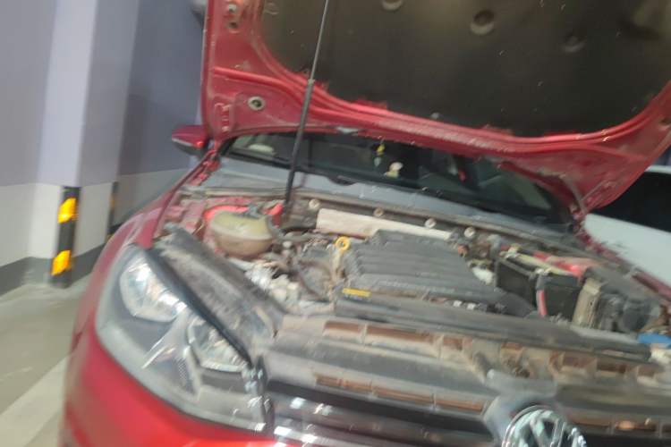 Used Volkswagen Golf 2015 1.6L Automatic Comfort Model Engine Bay Right