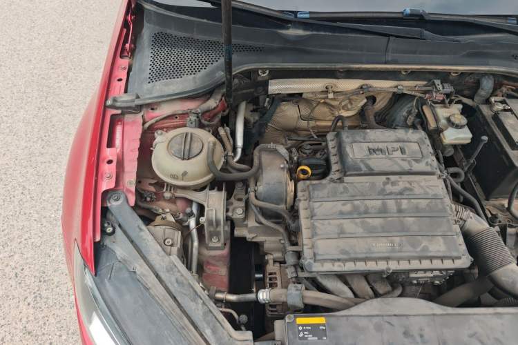 Used Volkswagen Golf 2015 1.6L Automatic Fashion Model Engine Bay Right