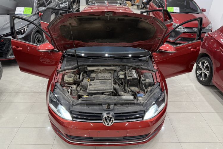 Used Volkswagen Golf 2015 1.6L Automatic Fashion Model Engine Bay