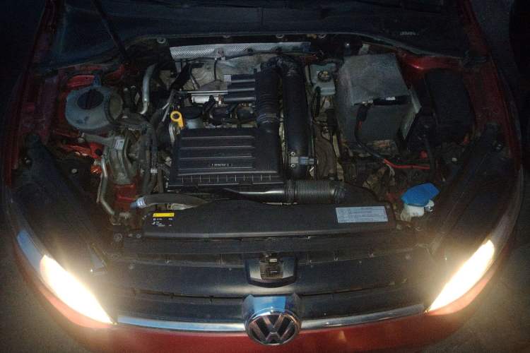 Used Volkswagen Golf 2015 1.4TSI Automatic Luxury Model Engine Bay
