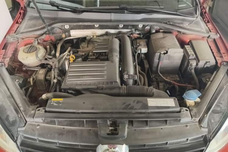 Used Volkswagen Golf 2015 1.4TSI Automatic Luxury Model Engine Bay