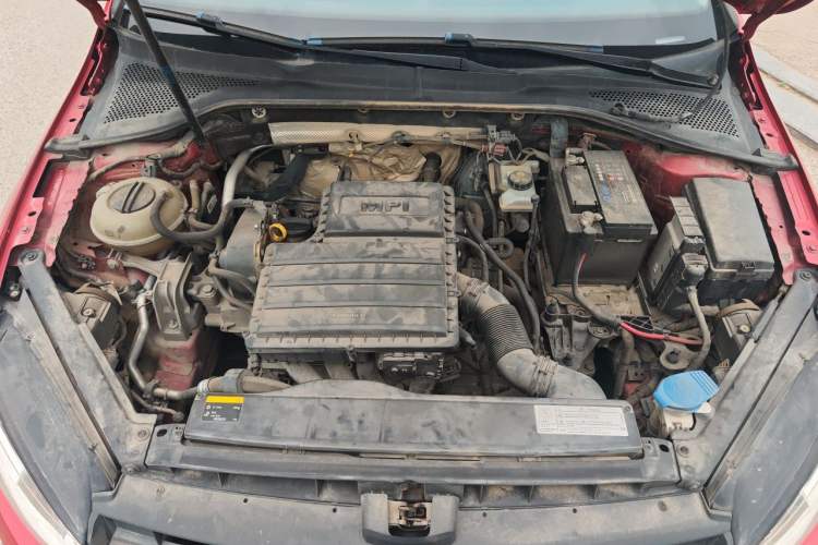 Used Volkswagen Golf 2015 1.6L Automatic Fashion Model Engine Bay