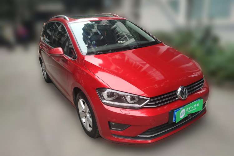 Used Volkswagen Golf 2015 1.4TSI Sportsvan Front Right 45 Deg