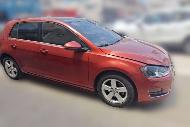 Used Volkswagen Golf 2015 1.2TSI Automatic Comfort Model Front Right 45 Deg