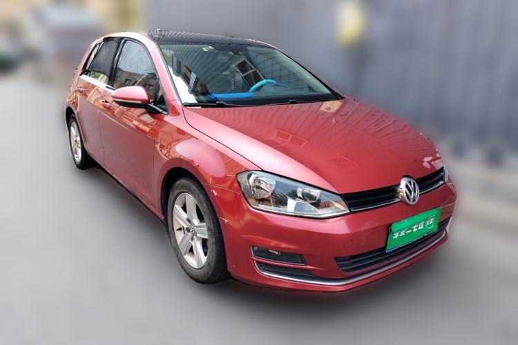 Used Volkswagen Golf 2015 1.4TSI Automatic Luxury Model Front Right 45 Deg