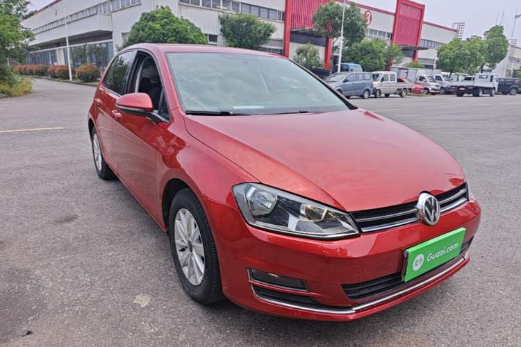 Used Volkswagen Golf 2015 1.6L Automatic Fashion Model Front Right 45 Deg