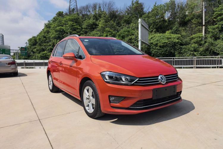 Used Volkswagen Golf 2015 1.4TSI Sportsvan Front Right 45 Deg