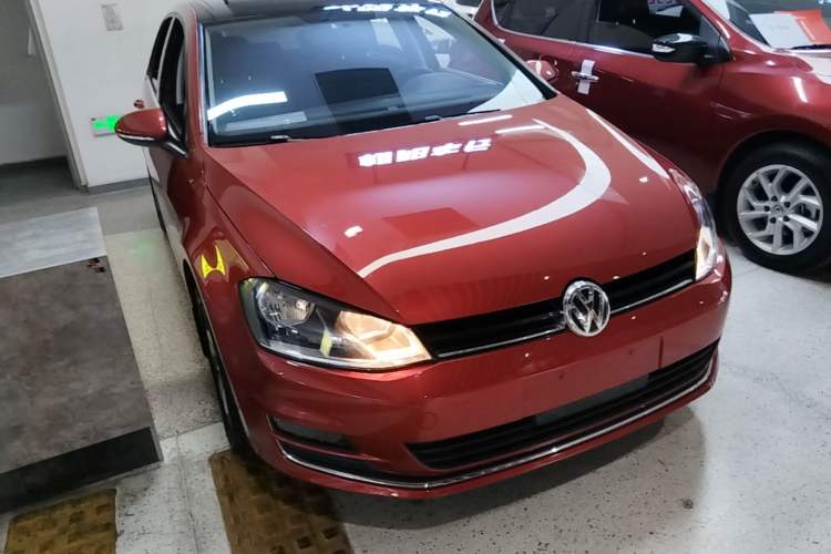Used Volkswagen Golf 2015 1.4TSI Automatic Comfort Model Front Right 45 Deg