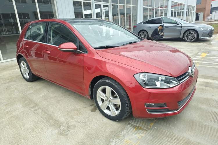Used Volkswagen Golf 2015 1.6L Automatic Comfort Model Front Right 45 Deg