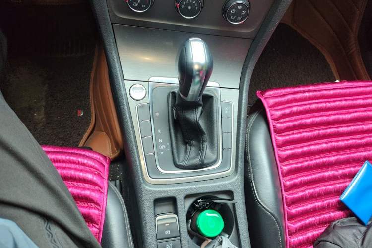 Used Volkswagen Golf 2015 1.4TSI Automatic Luxury Model Gear Lever