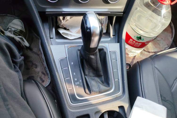 Used Volkswagen Golf 2015 1.6L Automatic Comfort Model Gear Lever