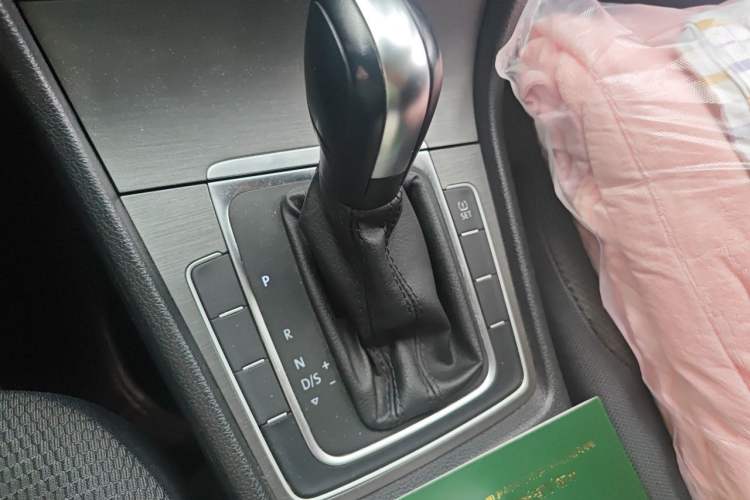 Used Volkswagen Golf 2015 1.4TSI Automatic Comfort Model Gear Lever